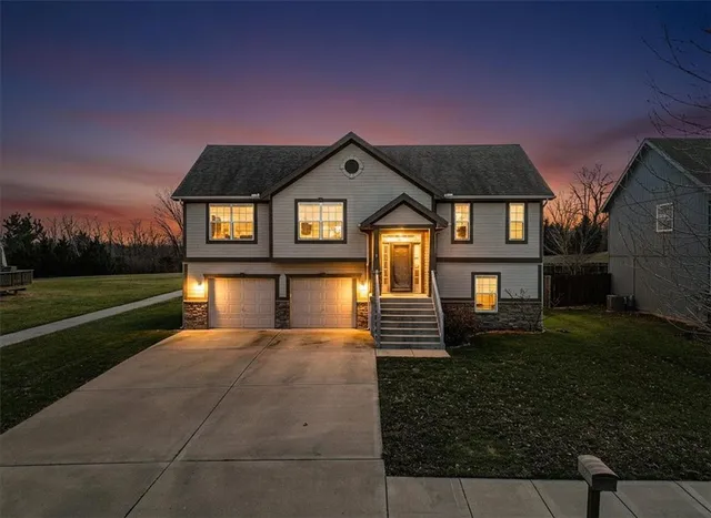 $369,000 | 1037 Northwest 91st Terrace, Kansas City, MO 64155