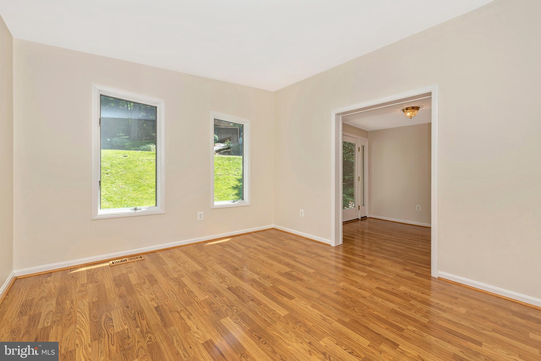 6602 West Lakeridge Road New Market, MD 21774 - Photo 5 of 49 LIVING ROOM