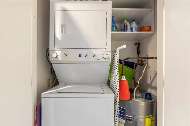 a close up view of a washer and dryer