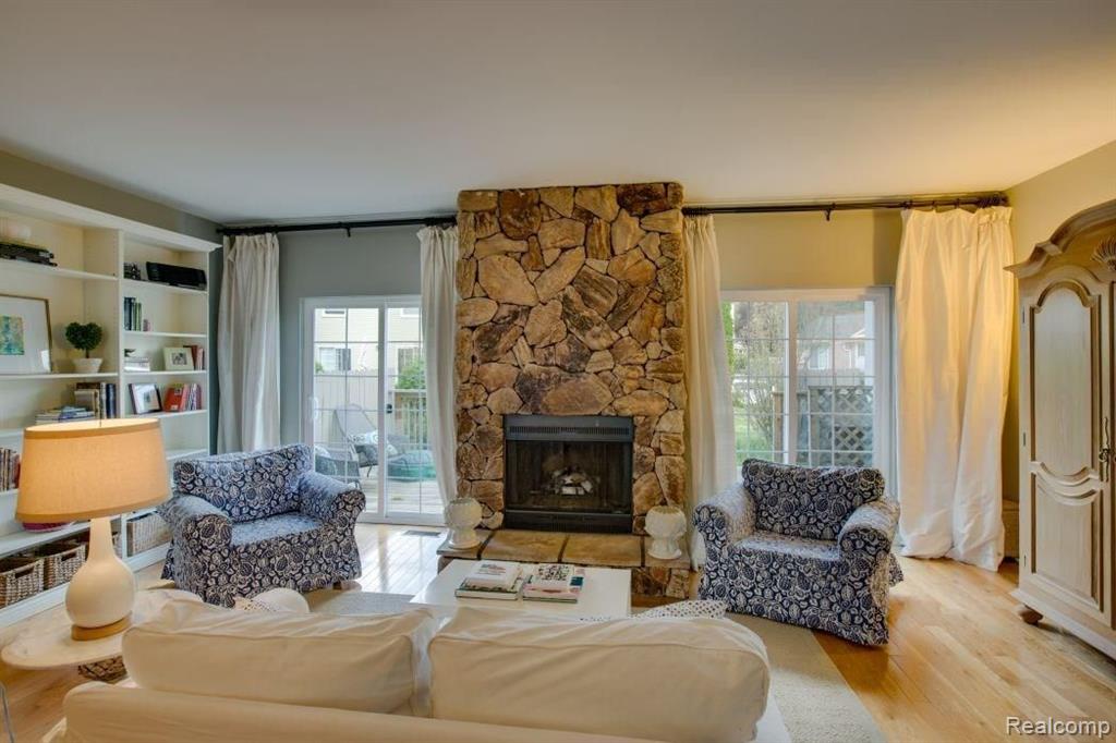 1402 Crescent Lane, Unit 330 Rochester Hills, MI 48306 - Photo 4 of 32