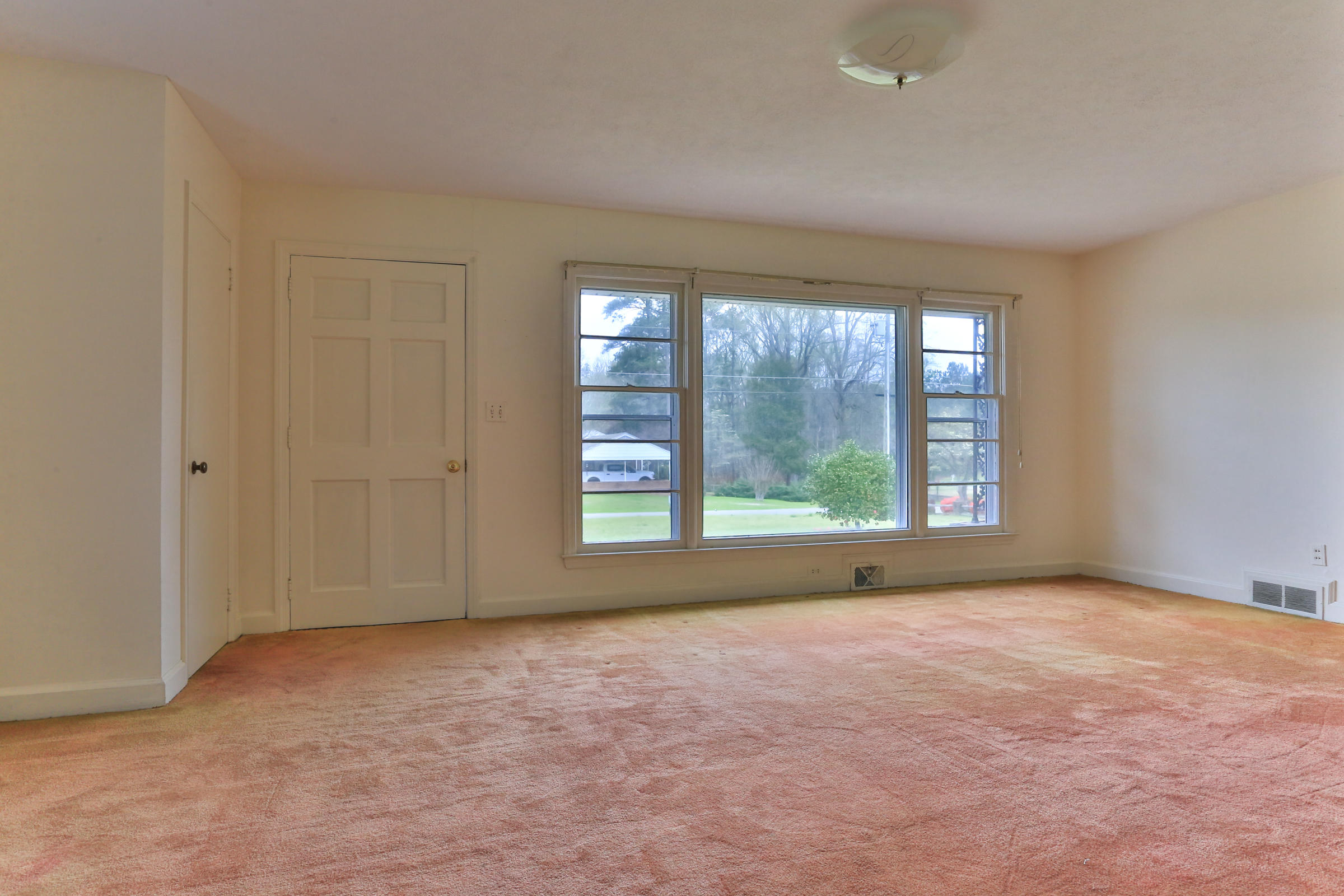 929 Thomas Street Rockingham, NC 28379 - Photo 2 of 39 1O8A2407