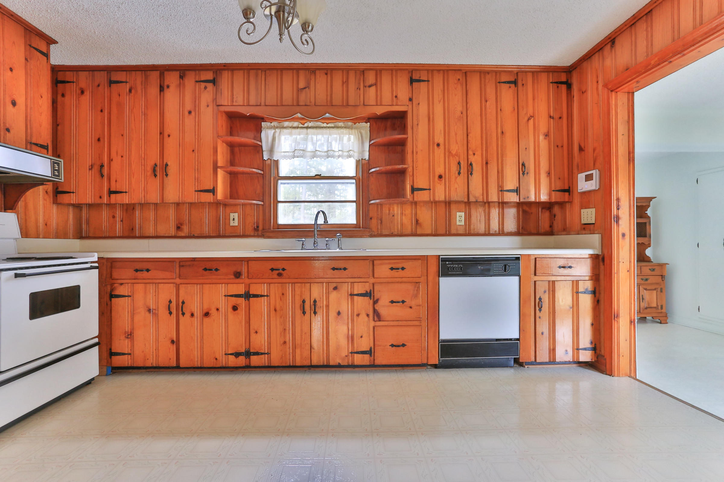 929 Thomas Street Rockingham, NC 28379 - Photo 5 of 39 1O8A2411