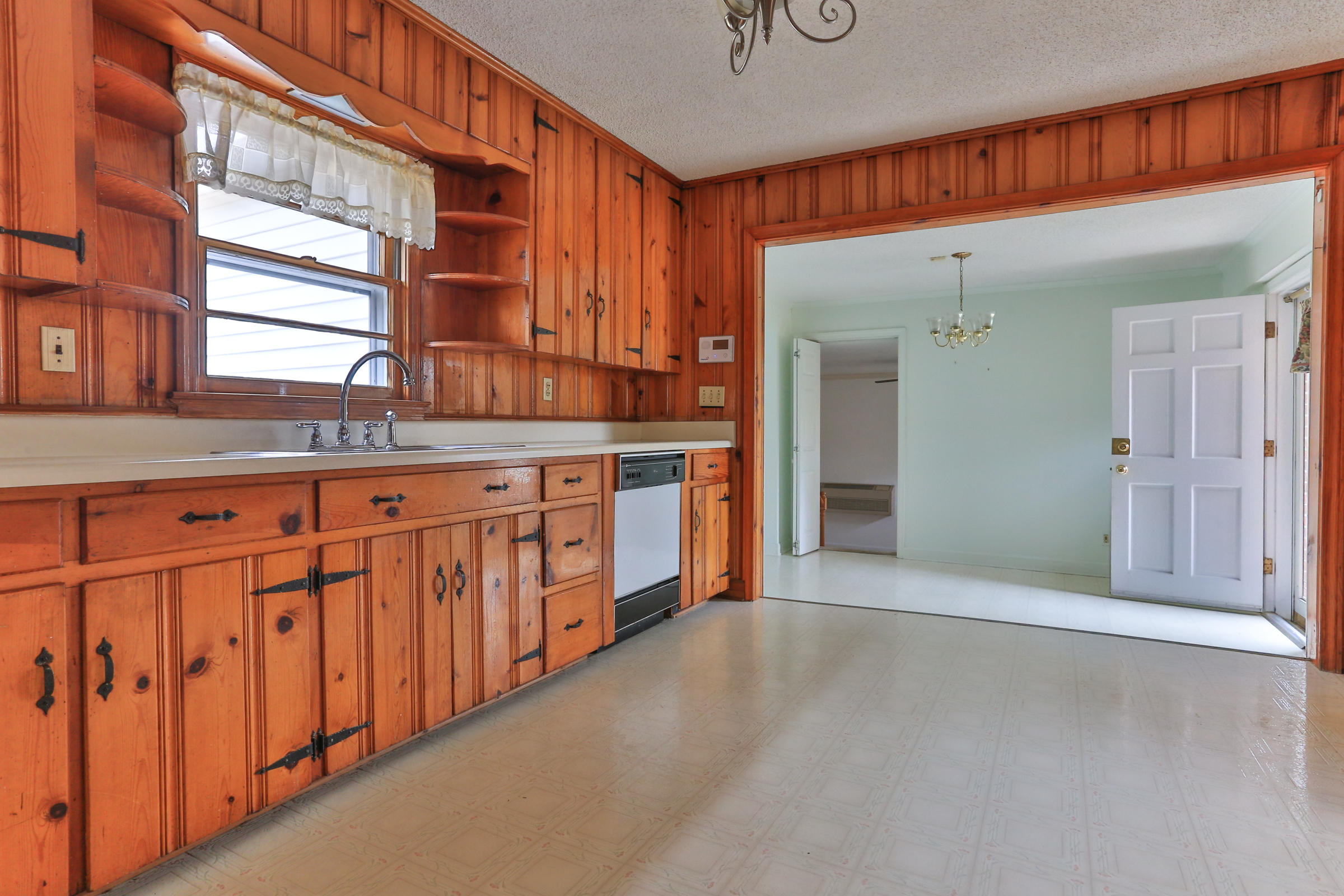 929 Thomas Street Rockingham, NC 28379 - Photo 7 of 39 1O8A2419