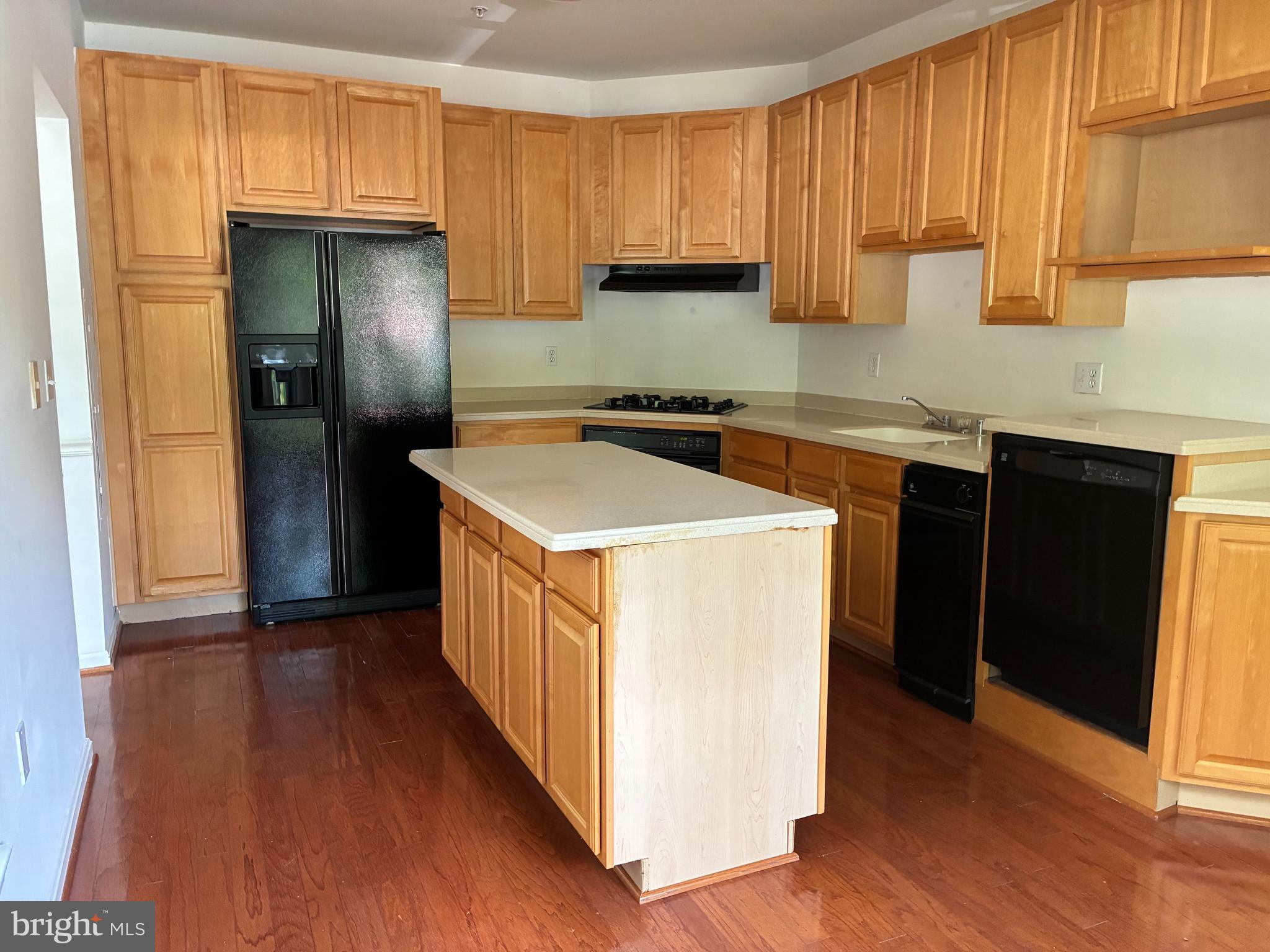 902 Spinnaker Way, Unit 902 Solomons, MD 20688 - Photo 12 of 18 Kitchen- Table space