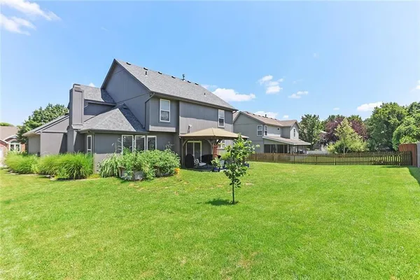 $460,000 | 8120 Northwest Delta Drive, Kansas City, MO 64151