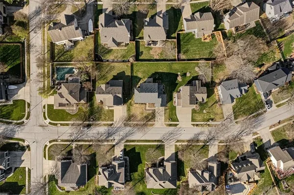 $460,000 | 8120 Northwest Delta Drive, Kansas City, MO 64151