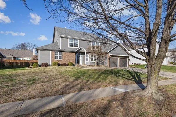 $460,000 | 8120 Northwest Delta Drive, Kansas City, MO 64151