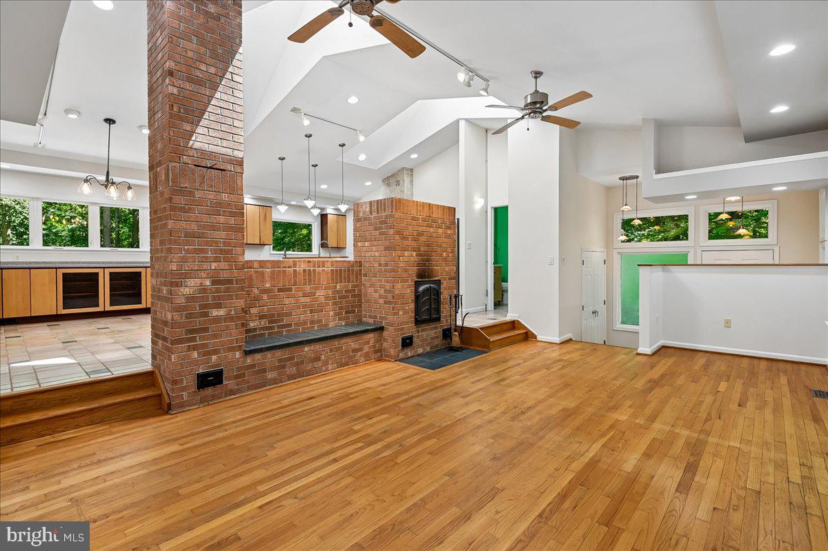 3633 Patuxent River Road Davidsonville, MD 21035 - Photo 18 of 85 Great Room with Vaulted Ceilings & Roof Windows