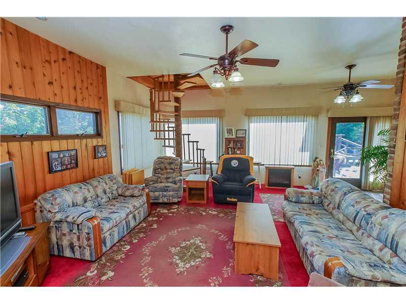 26 Barton Mill Road Uniontown, PA 15401 - Photo 3 of 14 Living Room.