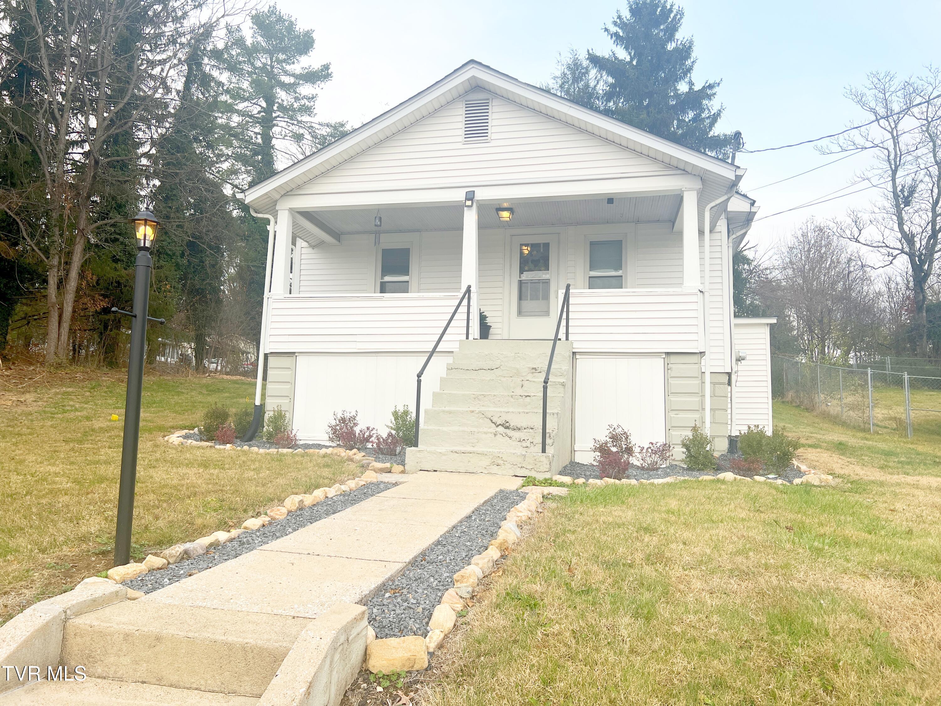 815 Vernon Street Bristol, VA 24201 - Photo 1 of 14 Front Edited12-3-25