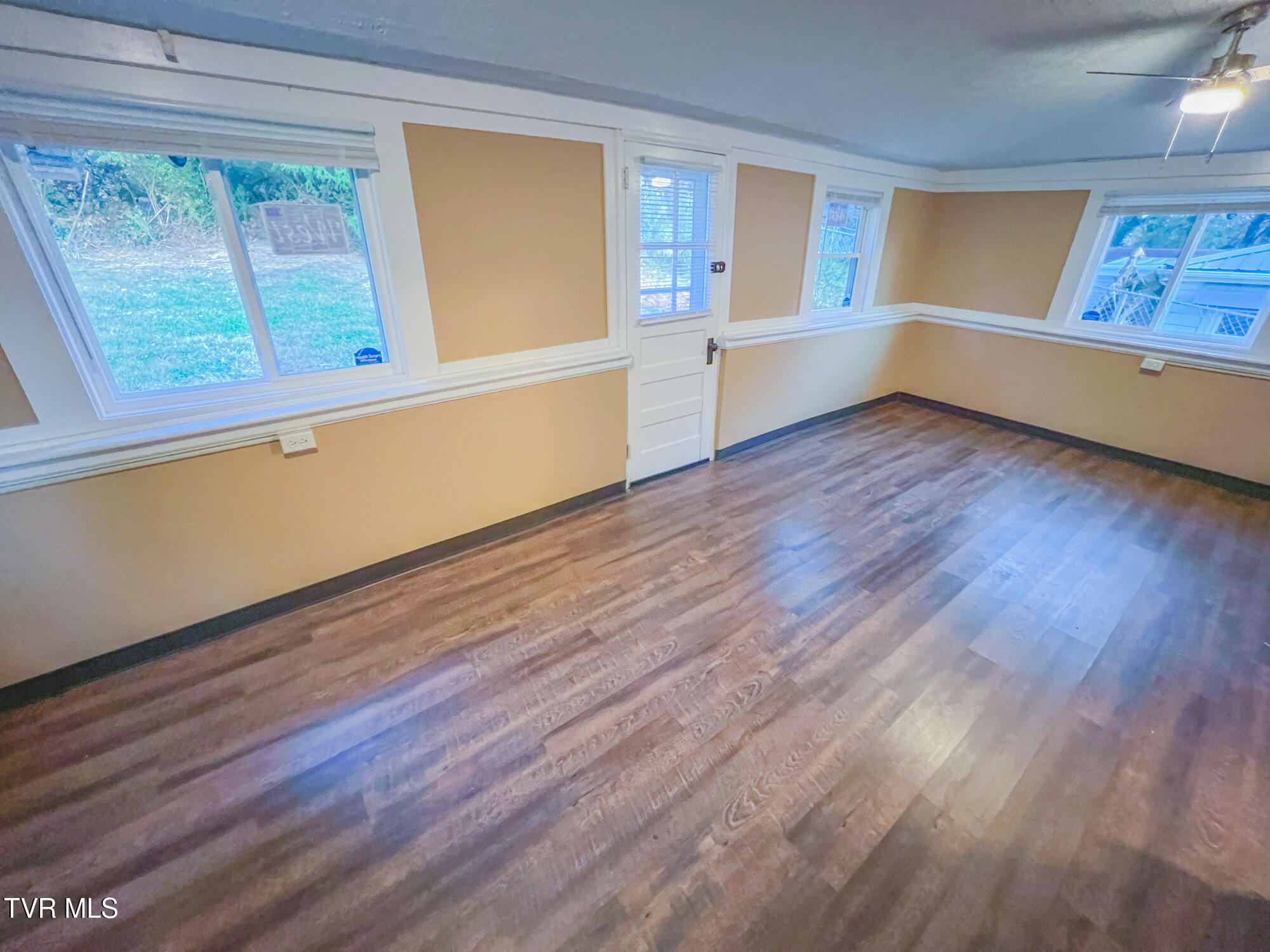 815 Vernon Street Bristol, VA 24201 - Photo 11 of 14 IMG_1941