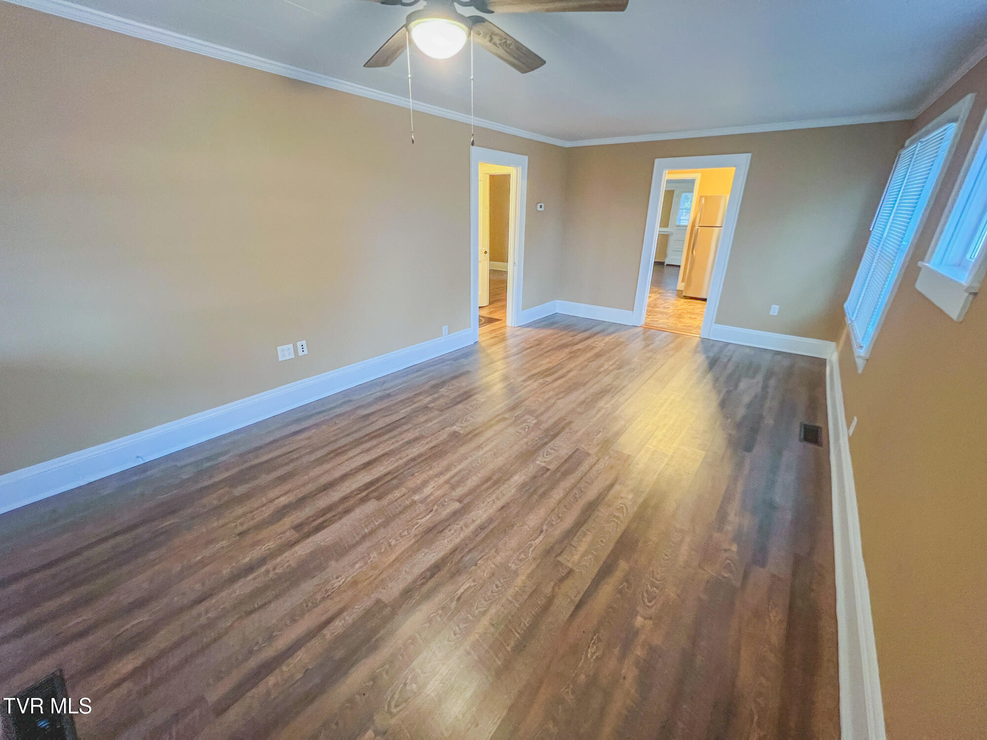 815 Vernon Street Bristol, VA 24201 - Photo 4 of 14 IMG_1968