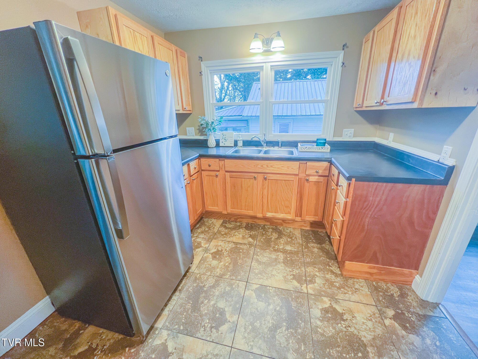 815 Vernon Street Bristol, VA 24201 - Photo 6 of 14 IMG_1919