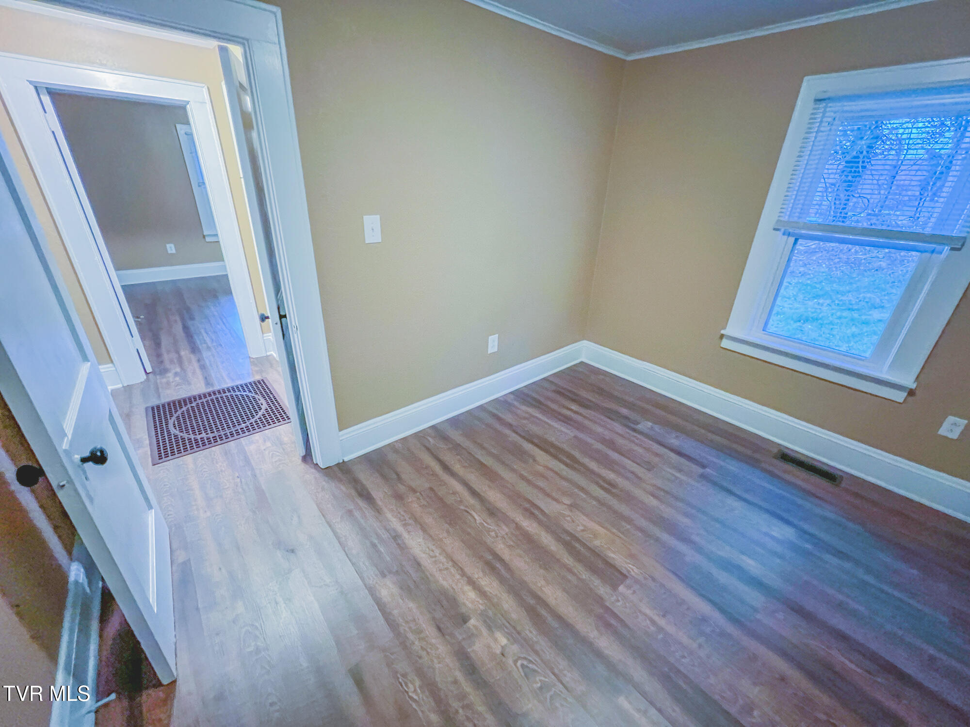 815 Vernon Street Bristol, VA 24201 - Photo 10 of 14 IMG_1939