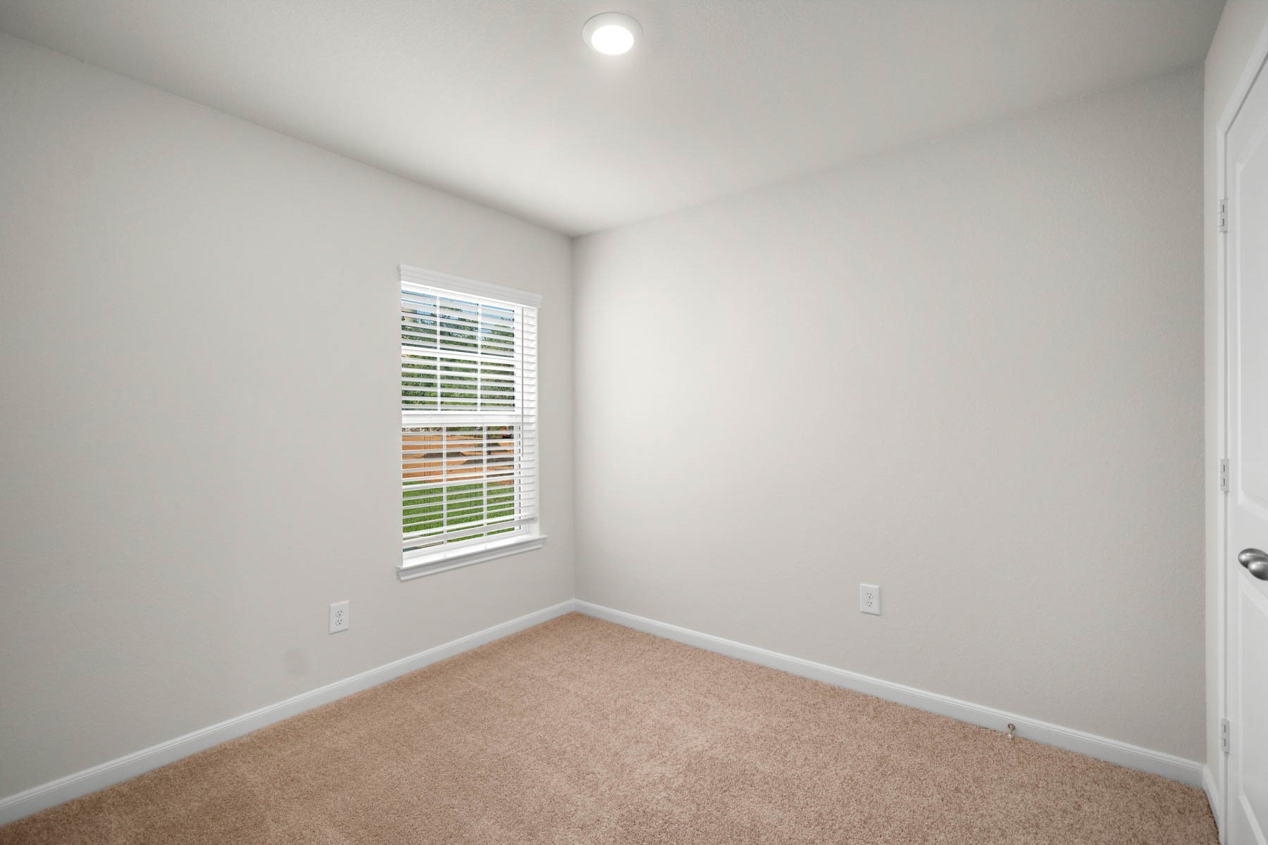 15866 Berry Hl Drive Conroe, TX 77303 - Photo 6 of 20 an empty room with a window