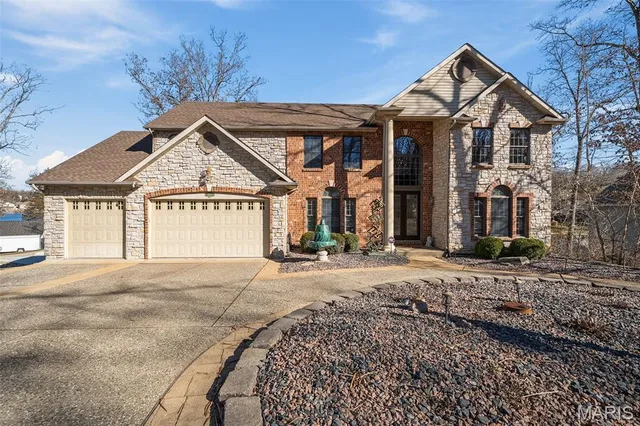 $998,000 | 9895 East Vista Drive, Hillsboro, MO 63050