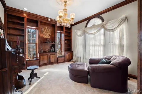 $998,000 | 9895 East Vista Drive, Hillsboro, MO 63050