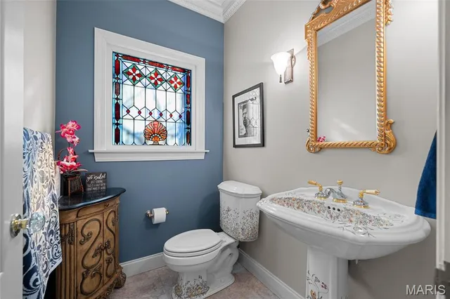 $998,000 | 9895 East Vista Drive, Hillsboro, MO 63050