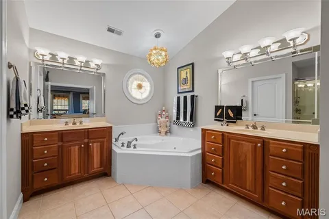 $998,000 | 9895 East Vista Drive, Hillsboro, MO 63050