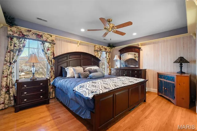 $998,000 | 9895 East Vista Drive, Hillsboro, MO 63050