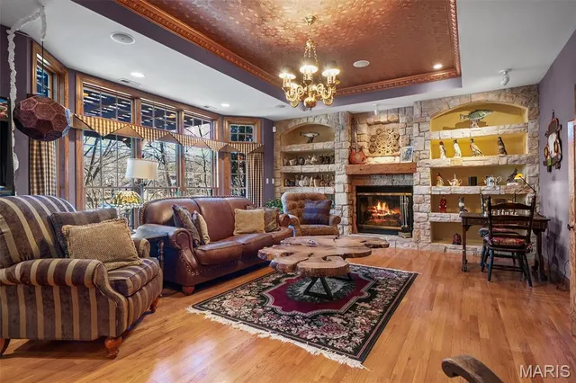 $998,000 | 9895 East Vista Drive, Hillsboro, MO 63050