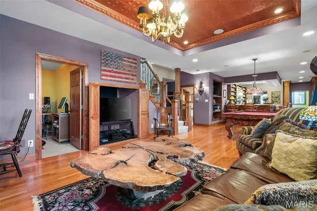 $998,000 | 9895 East Vista Drive, Hillsboro, MO 63050