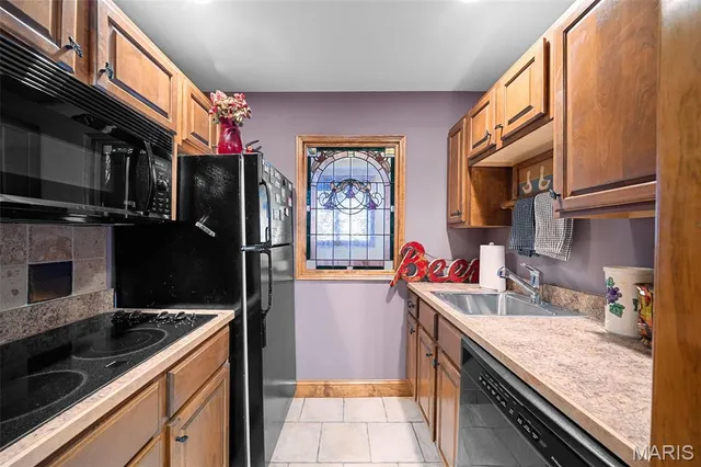 $998,000 | 9895 East Vista Drive, Hillsboro, MO 63050