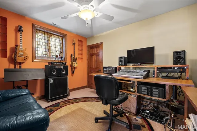 $998,000 | 9895 East Vista Drive, Hillsboro, MO 63050