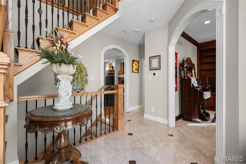 $998,000 | 9895 East Vista Drive, Hillsboro, MO 63050