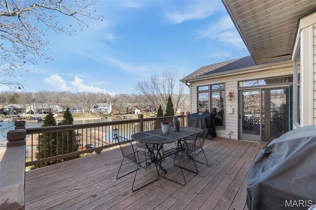 $998,000 | 9895 East Vista Drive, Hillsboro, MO 63050