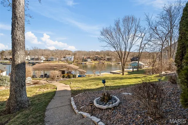 $998,000 | 9895 East Vista Drive, Hillsboro, MO 63050