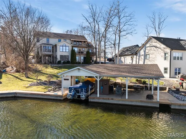 $998,000 | 9895 East Vista Drive, Hillsboro, MO 63050