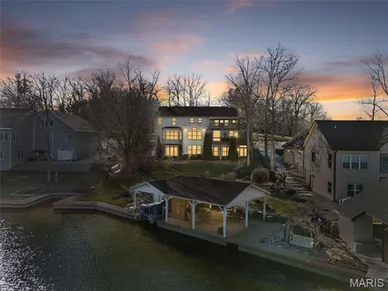 $998,000 | 9895 East Vista Drive, Hillsboro, MO 63050