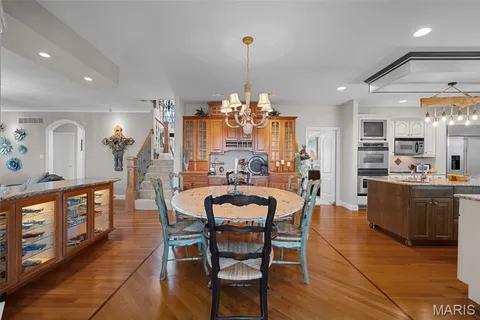 $998,000 | 9895 East Vista Drive, Hillsboro, MO 63050