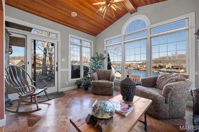 $998,000 | 9895 East Vista Drive, Hillsboro, MO 63050