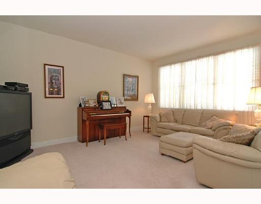2386 Hilltop Road Presto, PA 15142 - Photo 3 of 8 Den/Family/Great Room.