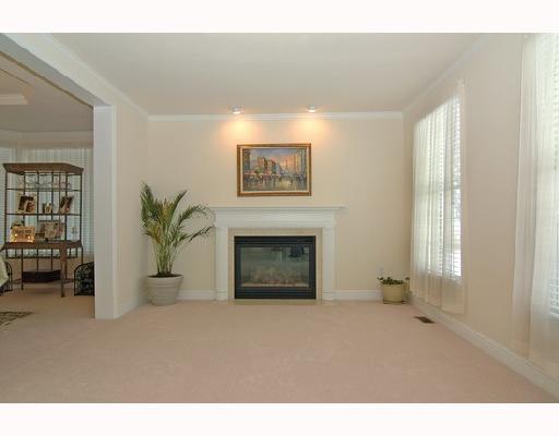 2386 Hilltop Road Presto, PA 15142 - Photo 5 of 8 Living Room.