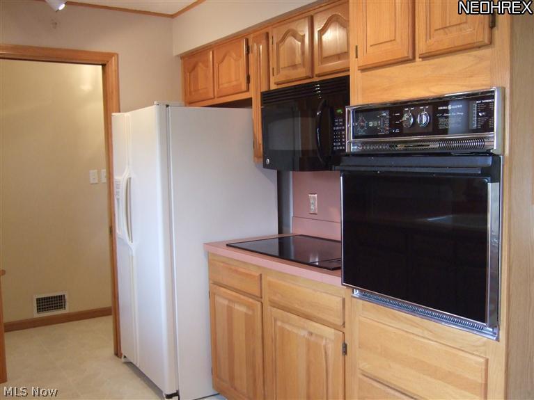 5403 Hauserman Road Cleveland, OH 44130 - Photo 3 of 25 Cooktop is "state of the art" induction heating. Pots and pans included.