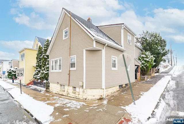 $350,000 | 16 Murray Avenue, Paterson, NJ 07501