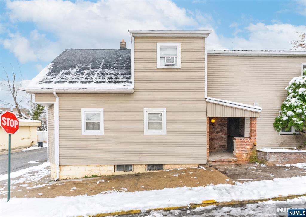 16 Murray Avenue Paterson, NJ 07501 - Photo 3 of 25