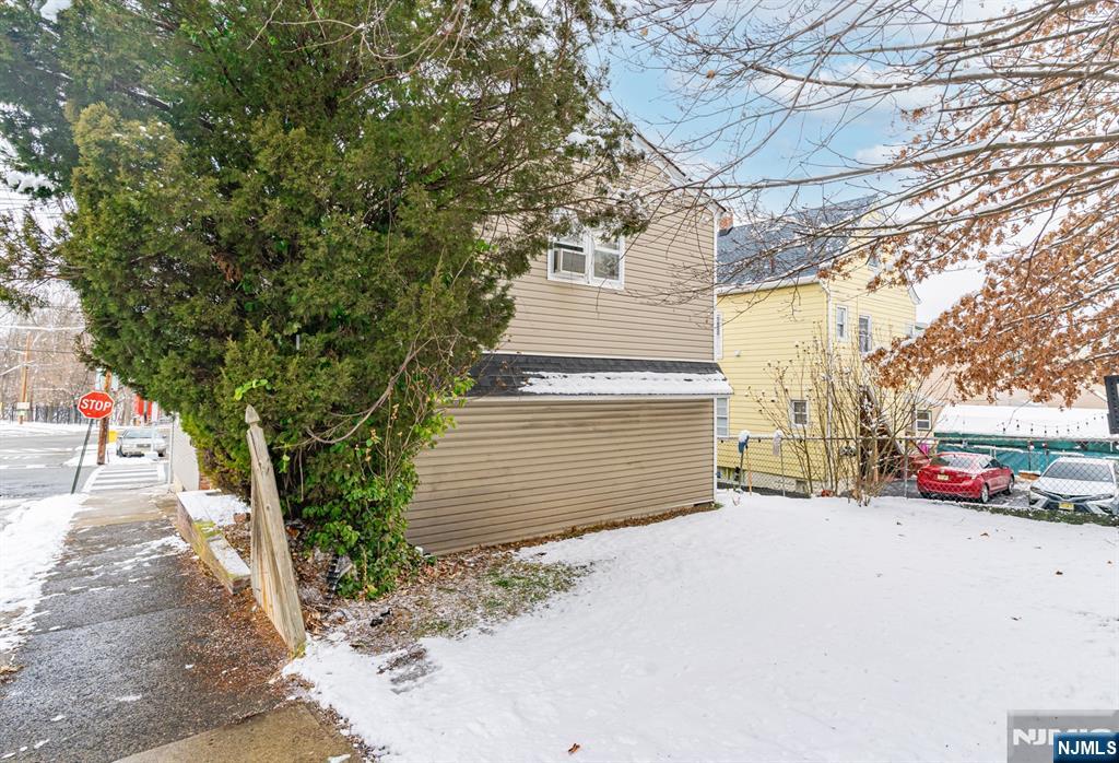 16 Murray Avenue Paterson, NJ 07501 - Photo 5 of 25