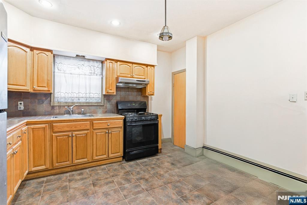 16 Murray Avenue Paterson, NJ 07501 - Photo 10 of 25