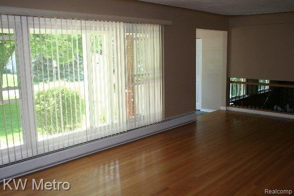 940 Lynndale Drive Rochester, MI 48309 - Photo 4 of 7 Living Room 3.jpg