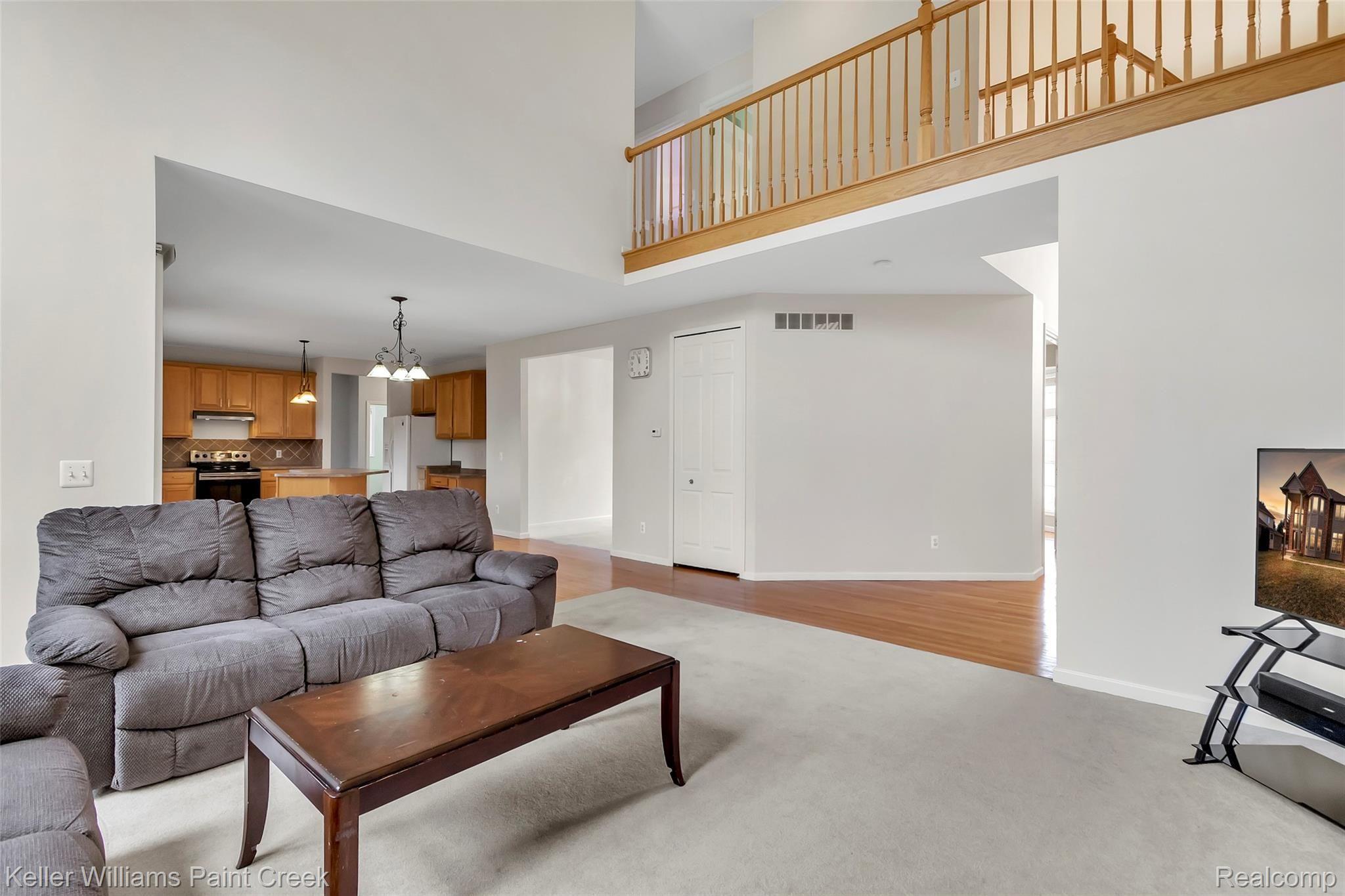 2040 Somerville Road Rochester, MI 48307 - Photo 11 of 63 11_2040SomervilleRdWindowStillRealEstatePhotography11_mls.jpg