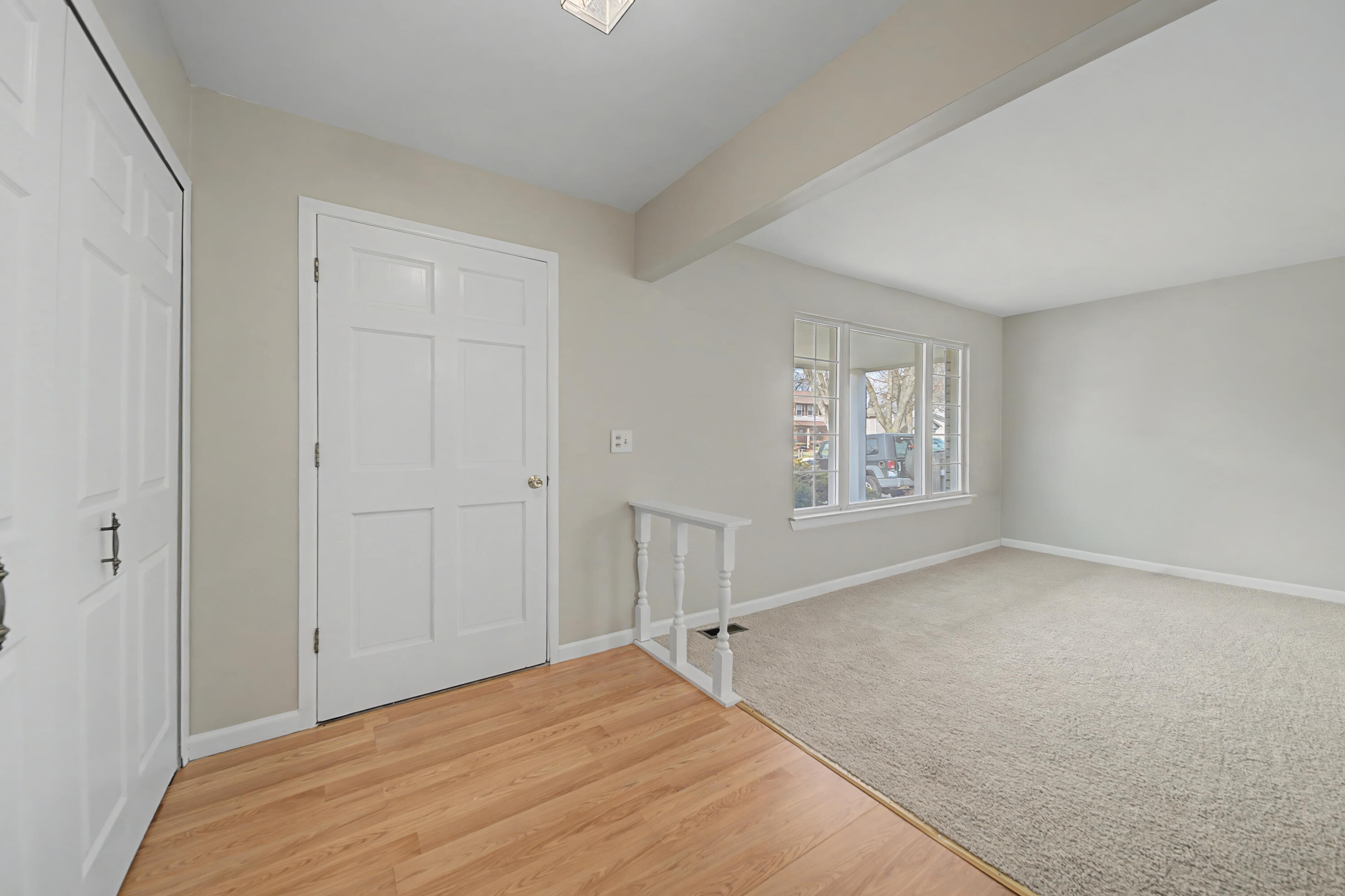 9717 Rose Taylor, MI 48180 - Photo 4 of 45 Entry/Living Room