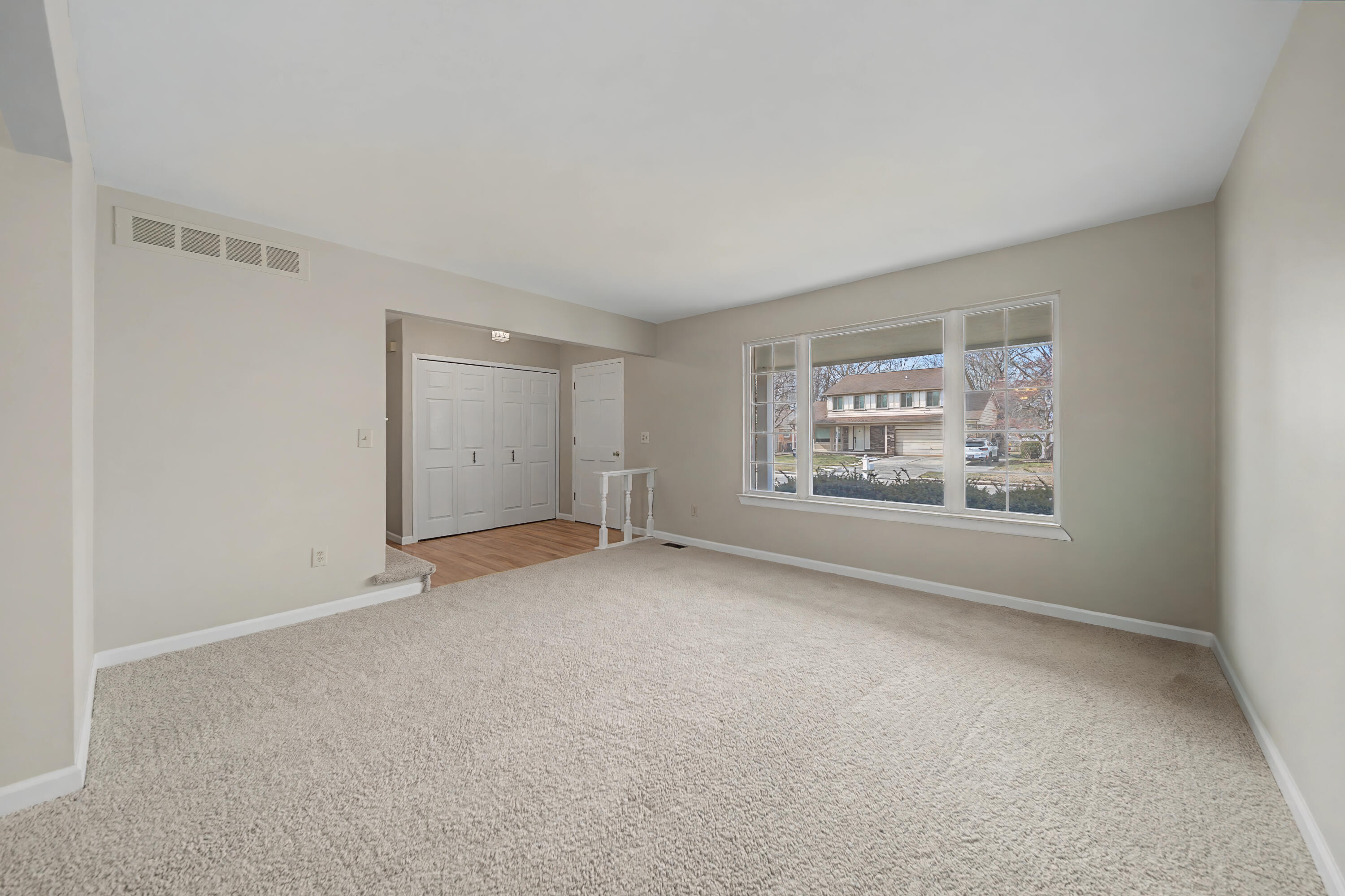 9717 Rose Taylor, MI 48180 - Photo 7 of 45 Living Room