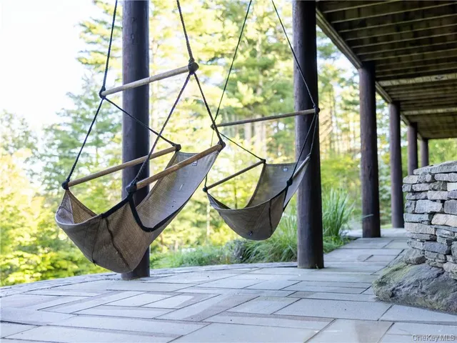 a view of a bench in the front of a building