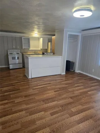 $1,350 | 2604 Bomar Avenue, Unit 2610, Fort Worth, TX 76103