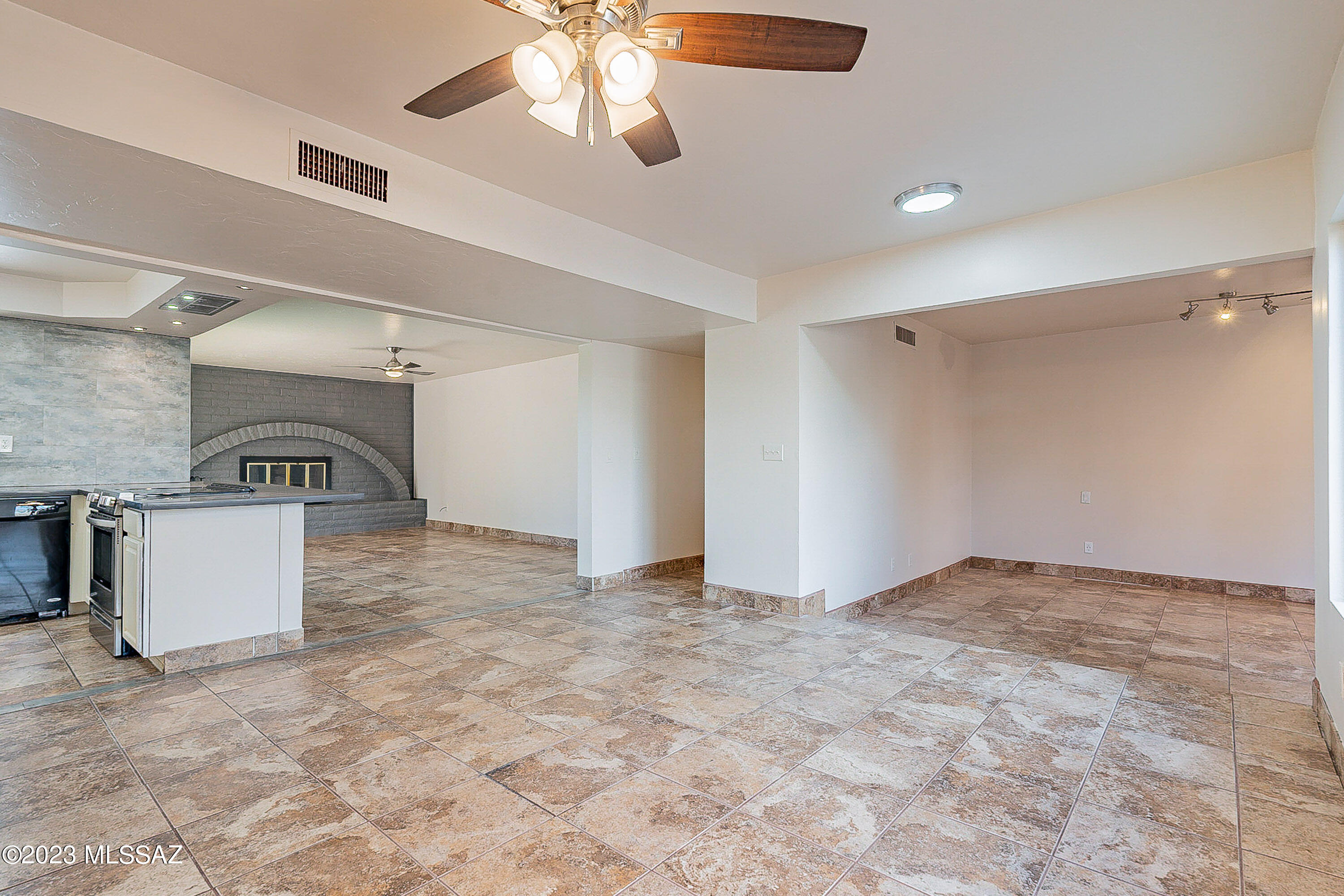 8363 North Wanda Road Tucson, AZ 85704 - Photo 10 of 43