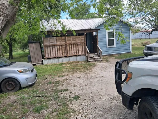 $99,500 | 701 West Colorado Street, Groesbeck, TX 76642